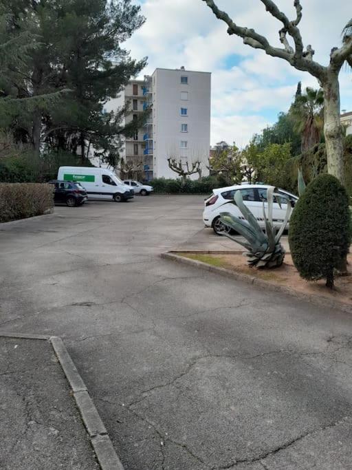 Charmant Studio Lumineux Avec Parking Prive Сен-Рафаель Екстер'єр фото